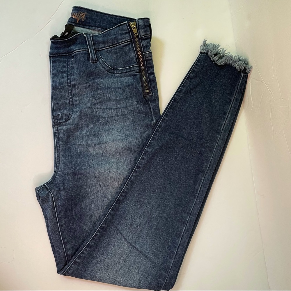 stretchy blue jeans